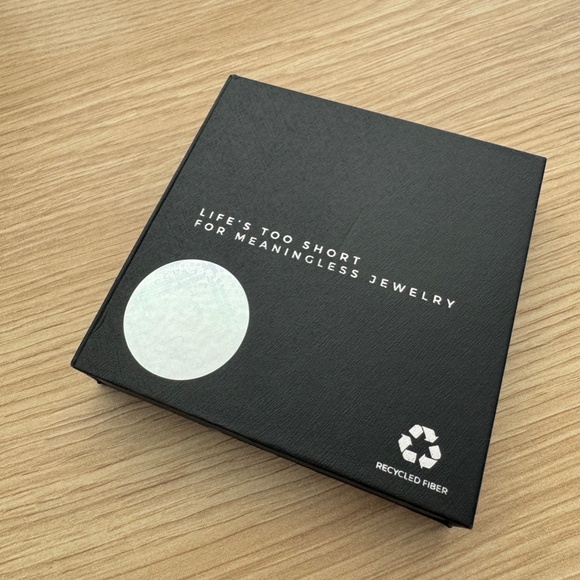 Nogu "I Love America" Red and White Crystal Wrap Bracelet - Picture 6 of 6